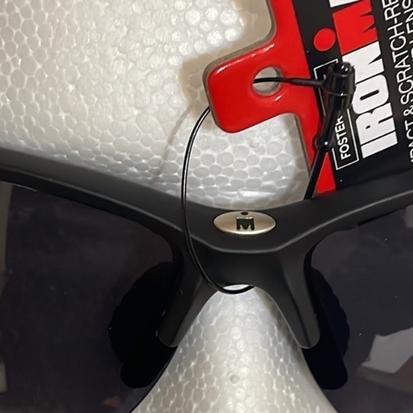 Foster Grant Ironman sunglasses Impact & scratch resistant lens 100% UVA UVB NWT - Picture 3 of 7